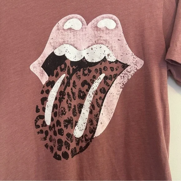 Rolling Stones Rose Pink Graphic Soft T-shirt Women’s size small - Picture 3 of 5